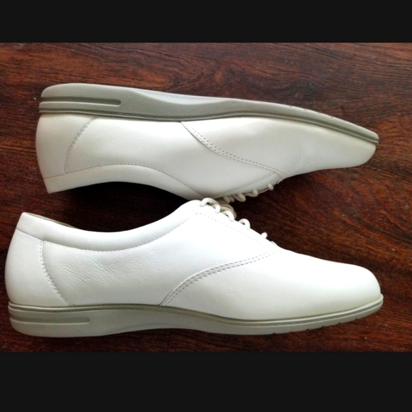 Easy Spirit shoes - Picture 5 of 6